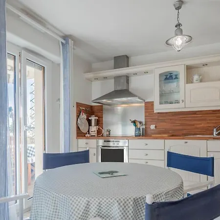 Apartment Appt Vue 5 Min Centre Et Saint-Raphael (Var)