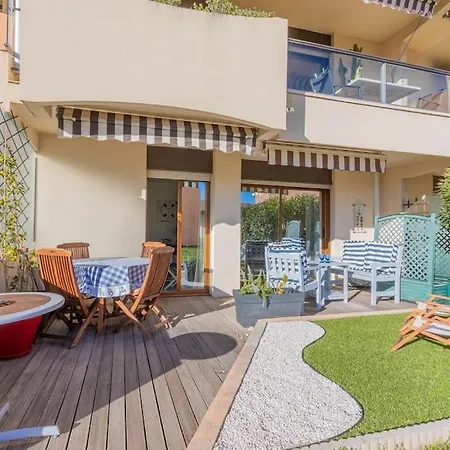Apartment Appt Vue 5 Min Centre Et Saint-Raphael (Var)